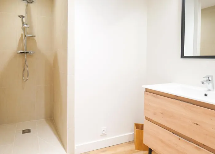 Jolie Maison Renovee Proche Centre 9 Personnes * 莱萨布勒-多洛讷